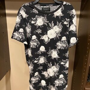 PacSun Black and White Floral Short Sleeve Tee
